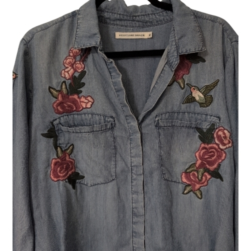 Standard Grace Blue High-low Chambray Denim Shirt with  Floral/Bird Design - Picture 4 of 9